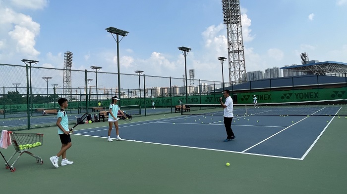 她不懈努力 她不懈努力